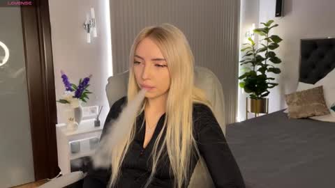 Snapshot of ohmyemma chatting on 01-17-26, 01:10 Emma online show from 01-17-26, 01:10