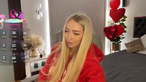 Snapshot of ohmyemma chatting on 02-26-26, 01:26 Emma online show from 02-26-26, 01:26