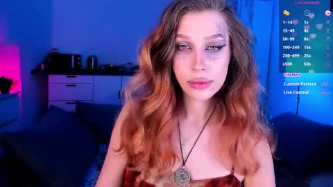 Snapshot of ohmymiami_ chatting on 10-24-25, 07:21 Light online show from 10-24-25, 07:21