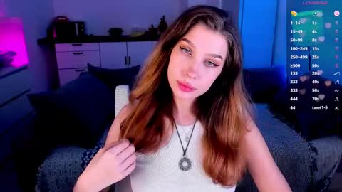 Snapshot of ohmymiami_ chatting on 10-30-25, 07:25 Light online show from 10-30-25, 07:25
