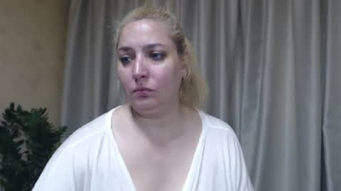 Snapshot of ohsweetiren chatting on 06-12-26, 07:51 Iren online show from 06-12-26, 07:51