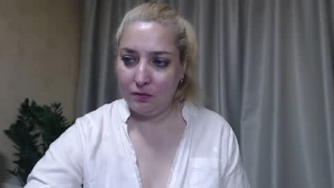 Snapshot of ohsweetiren chatting on 06-13-26, 01:42 Iren online show from 06-13-26, 01:42