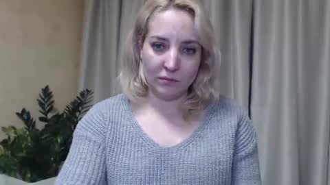 Snapshot of ohsweetmari chatting on 01-25-25, 06:35 Mari online show from 01-25-25, 06:35