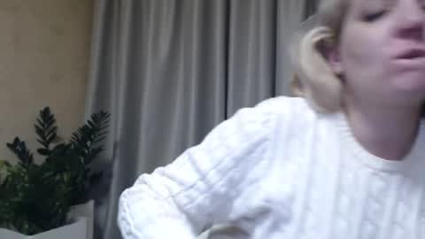 Snapshot of ohsweetmari chatting on 01-31-25, 10:52 Mari online show from 01-31-25, 10:52