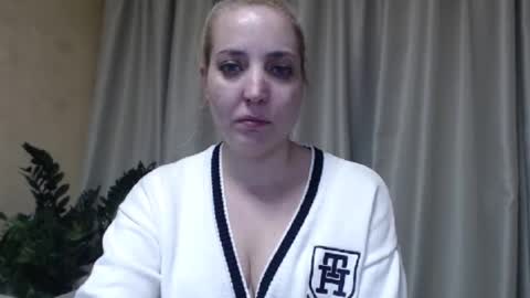 Snapshot of ohsweetmari chatting on 03-09-25, 05:49 Mari online show from 03-09-25, 05:49