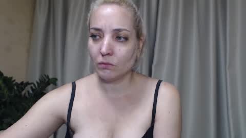 Snapshot of ohsweetmari chatting on 09-10-25, 03:01 Mari online show from 09-10-25, 03:01