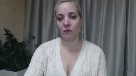 Snapshot of ohsweetmari chatting on 10-11-25, 03:43 Mari online show from 10-11-25, 03:43