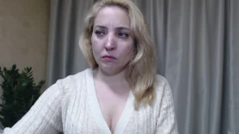 Mari online show from 04-28-26, 03:17