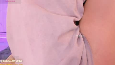 ohyesly_ online show from 06-18-26, 01:26