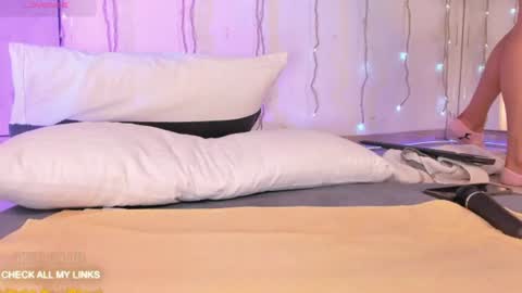 ohyesly_ online show from 06-19-26, 03:05