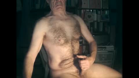 Snapshot of oldhairybastard chatting on 12-23-24, 11:06 oldhairybastard online show from 12-23-24, 11:06
