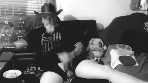 Snapshot of oldskoolll chatting on 03-25-26, 01:44 oldskoolll online show from 03-25-26, 01:44