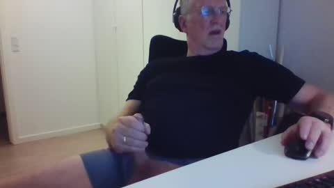 Snapshot of oldth chatting on 03-01-25, 10:21 oldth online show from 03-01-25, 10:21