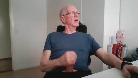 Snapshot of oldth chatting on 02-17-26, 11:50 oldth online show from 02-17-26, 11:50