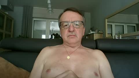 oldtimer160162493 online show from 06-17-26, 01:01