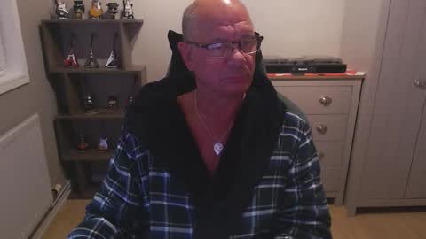 Snapshot of oldveteranuk chatting on 10-06-25, 03:59 oldveteranuk online show from 10-06-25, 03:59