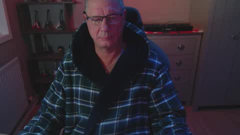 Snapshot of oldveteranuk chatting on 11-24-25, 05:07 oldveteranuk online show from 11-24-25, 05:07