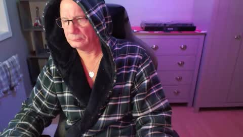 Snapshot of oldveteranuk chatting on 12-22-25, 05:26 oldveteranuk online show from 12-22-25, 05:26