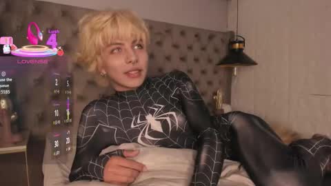 oliiverr22 online show from 10-02-25, 03:30