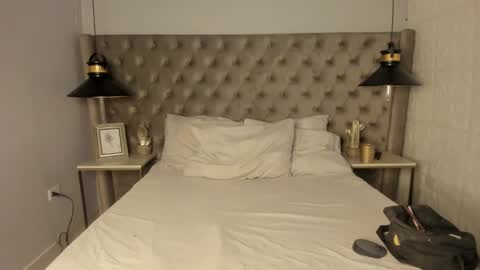 oliiverr22 online show from 11-02-25, 01:13