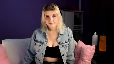 OliSunny Olivia online show from 10-27-25, 07:29