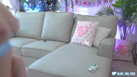 Snapshot of olive_you_ chatting on 01-19-25, 06:00 Olive online show from 01-19-25, 06:00