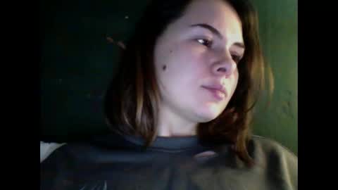 Snapshot of olivepeach chatting on 11-21-25, 07:12 Oil online show from 11-21-25, 07:12