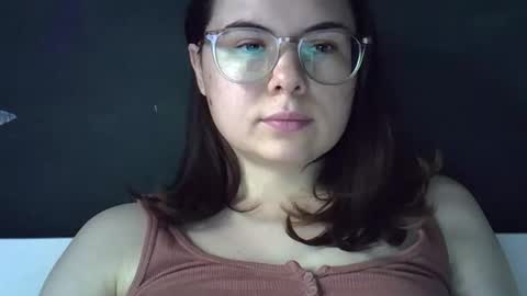 Snapshot of olivepeach chatting on 06-11-26, 02:37 Oil online show from 06-11-26, 02:37