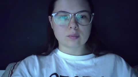 Snapshot of olivepeach chatting on 06-27-26, 01:06 Oil online show from 06-27-26, 01:06