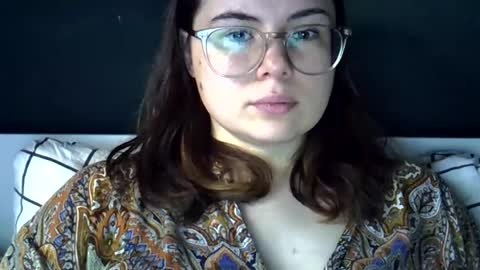 Snapshot of olivepeach chatting on 07-16-26, 11:49 Oil online show from 07-16-26, 11:49