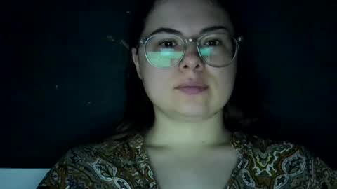 Snapshot of olivepeach chatting on 07-19-26, 10:41 Oil online show from 07-19-26, 10:41