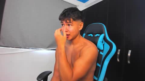 Oliver bray online show from 10-22-25, 05:02