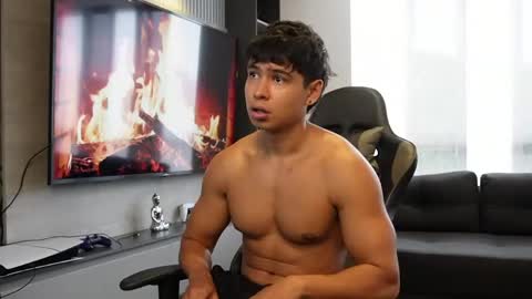 Oliver bray online show from 04-05-26, 01:41