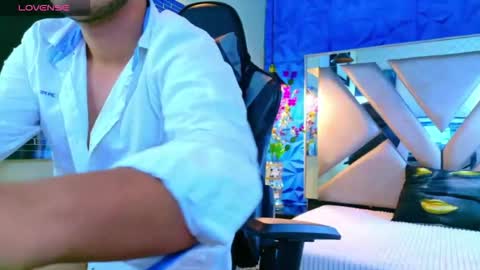 Snapshot of oliver_jamees chatting on 03-24-26, 12:21 oliver_jamees online show from 03-24-26, 12:21