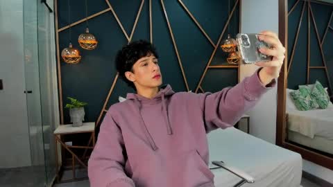 Snapshot of oliver_laurent chatting on 04-08-26, 01:11 OLIVER online show from 04-08-26, 01:11