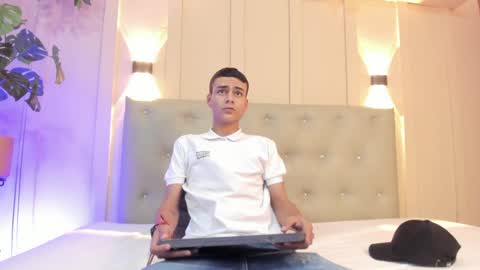 Snapshot of oliver_mejia chatting on 02-04-25, 07:11 THE MONSTER COCK OLIVER online show from 02-04-25, 07:11