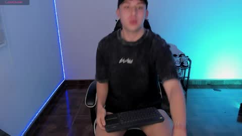 Snapshot of oliver_scottt chatting on 04-02-26, 11:46 OLIVER online show from 04-02-26, 11:46