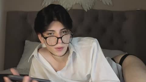 Snapshot of oliver_star_boy chatting on 01-08-26, 08:27 oliver online show from 01-08-26, 08:27