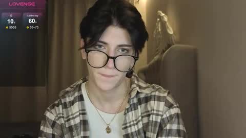 Snapshot of oliver_star_boy chatting on 01-18-26, 05:17 oliver online show from 01-18-26, 05:17