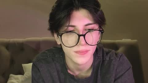 Snapshot of oliver_star_boy chatting on 02-12-26, 07:42 oliver online show from 02-12-26, 07:42