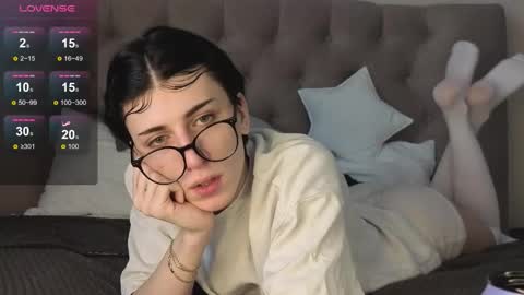 Snapshot of oliver_star_boy chatting on 02-18-26, 11:39 oliver online show from 02-18-26, 11:39