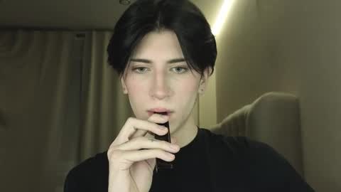 Snapshot of oliver_star_boy chatting on 03-08-26, 10:13 oliver online show from 03-08-26, 10:13