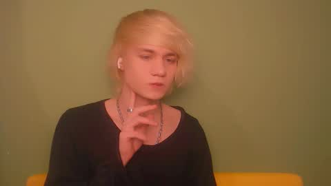 Snapshot of oliver_sweet_ chatting on 12-09-24, 02:45 Oliver online show from 12-09-24, 02:45