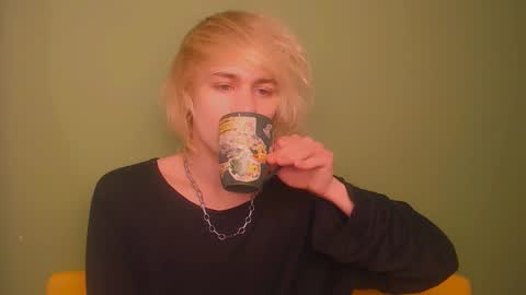 Snapshot of oliver_sweet_ chatting on 01-09-25, 12:57 Oliver online show from 01-09-25, 12:57