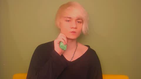 Snapshot of oliver_sweet_ chatting on 02-17-25, 02:42 Oliver online show from 02-17-25, 02:42