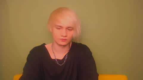 Snapshot of oliver_sweet_ chatting on 02-18-25, 01:43 Oliver online show from 02-18-25, 01:43