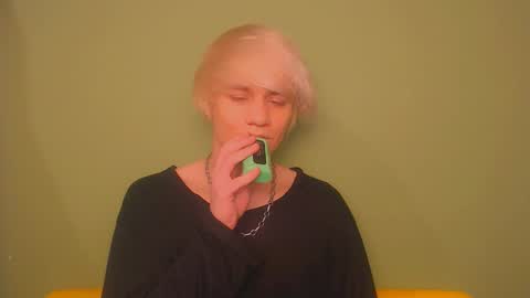 Snapshot of oliver_sweet_ chatting on 02-21-25, 01:55 Oliver online show from 02-21-25, 01:55