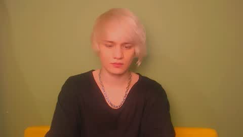 Snapshot of oliver_sweet_ chatting on 02-27-25, 02:10 Oliver online show from 02-27-25, 02:10