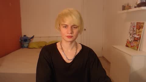 Snapshot of oliver_sweet_ chatting on 09-24-25, 01:42 Oliver online show from 09-24-25, 01:42