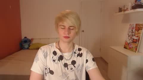 Snapshot of oliver_sweet_ chatting on 09-29-25, 01:33 Oliver online show from 09-29-25, 01:33